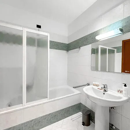 Bilocale Con Terrazzo E Box Auto Su Richiesta Apartment Como Exterior photo