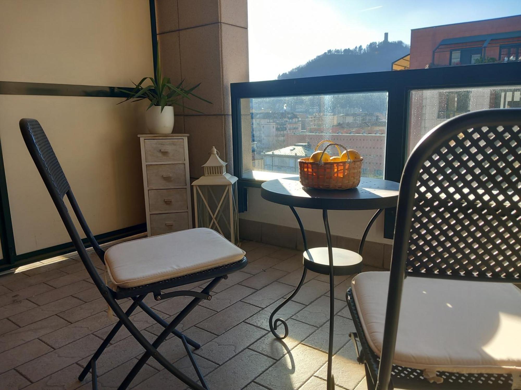 Appartement Bilocale Con Terrazzo E Box Auto Su Richiesta Como